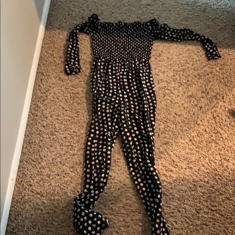 black and white poca dots